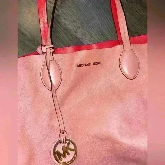 Michael Kors Reversable Purse with wallet - Picture 2 of 4